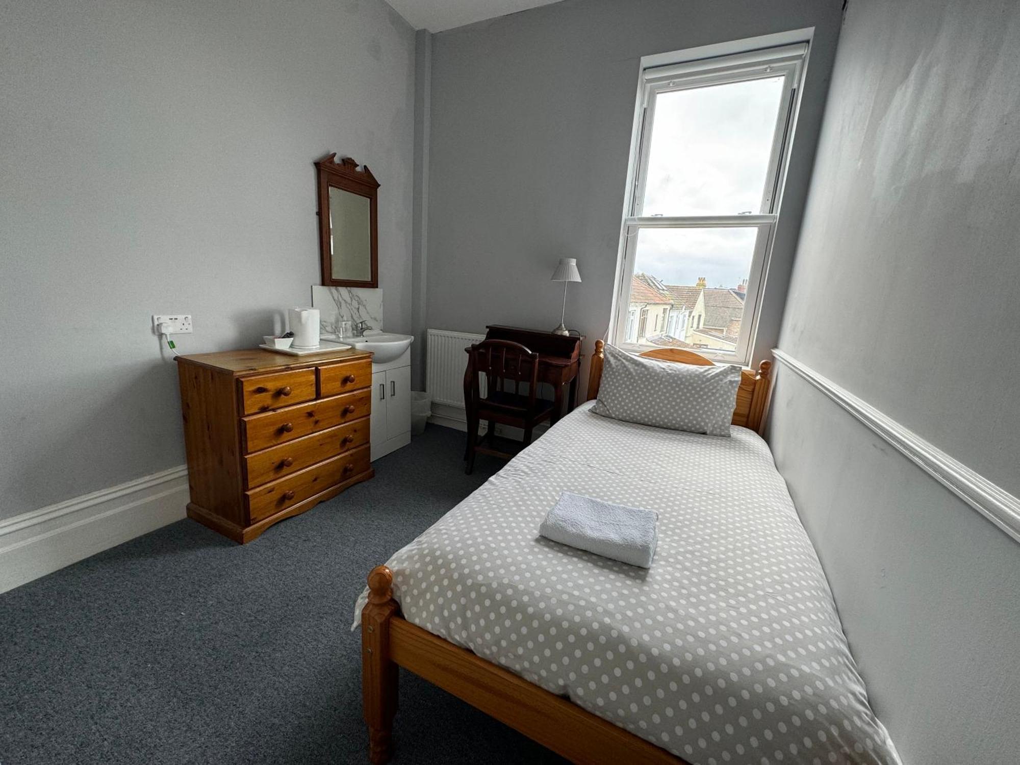 The Elms Guest House Bristol Filton Exterior photo
