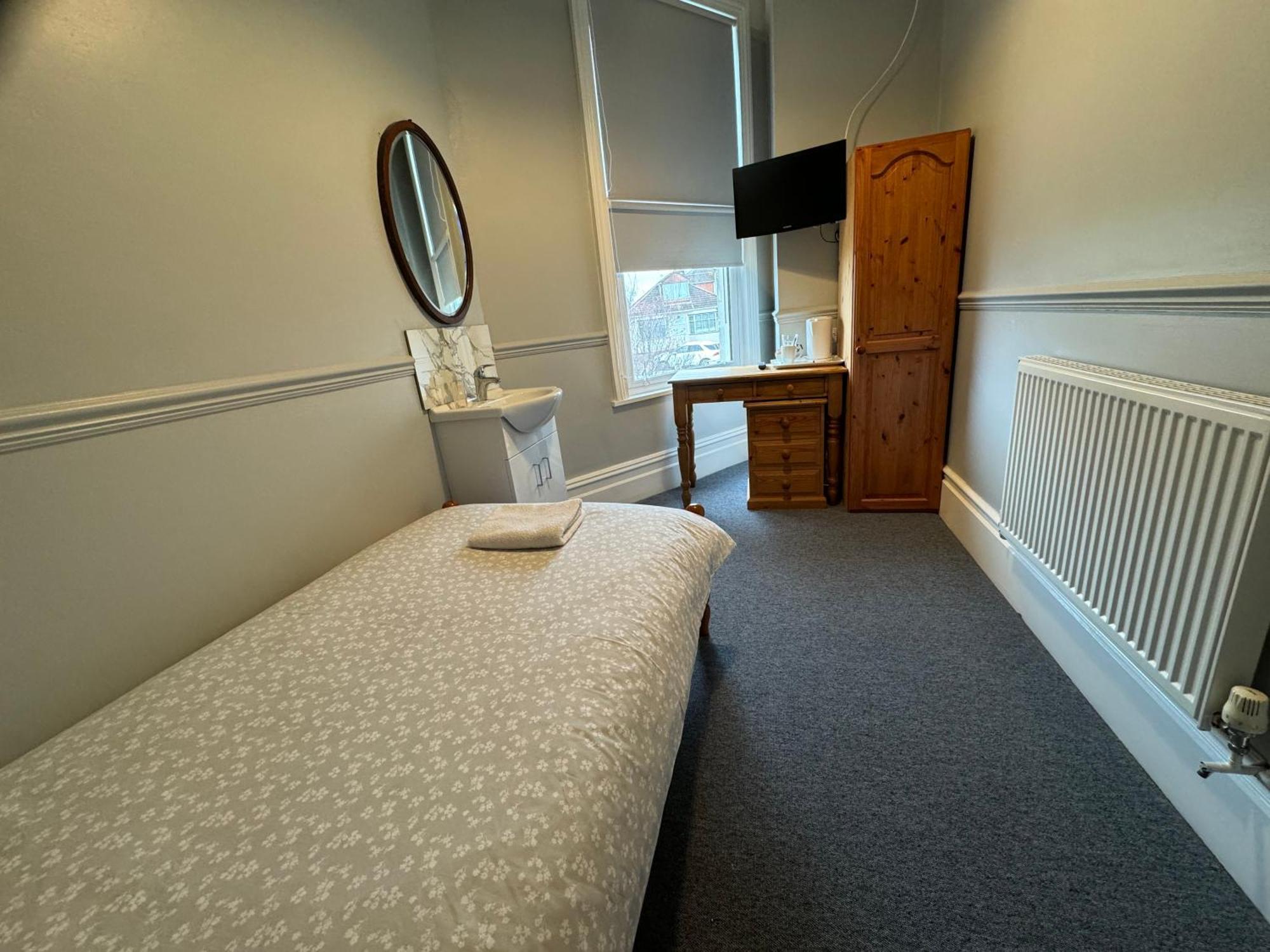 The Elms Guest House Bristol Filton Exterior photo